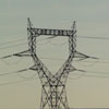 photo d'un pylone de ligne lectrique  haute tension se dressant devant un ciel d'une couleur indcise, entre bleu gristre et jaune. Lien vers une vue complte de l'oeuvre.